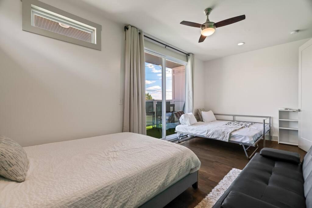 King Bed, Balcony, Covered Patio & Firepit! 8 Minutes From Broadway Νάσβιλ Εξωτερικό φωτογραφία