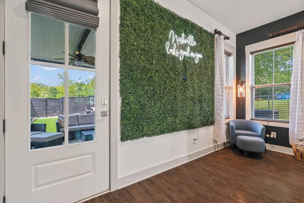 King Bed, Balcony, Covered Patio & Firepit! 8 Minutes From Broadway Νάσβιλ Εξωτερικό φωτογραφία