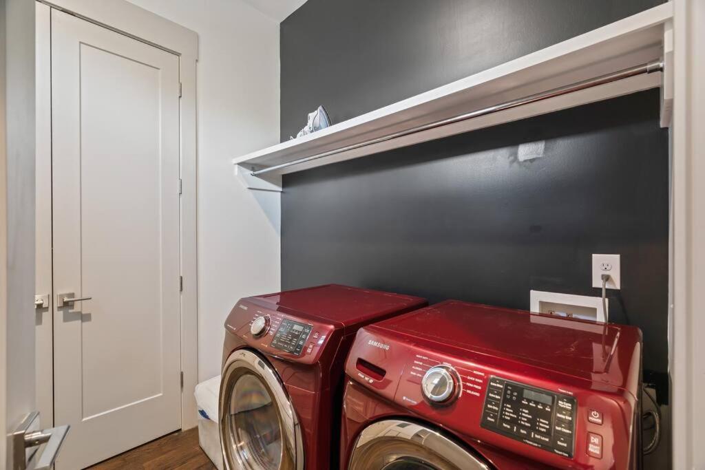 King Bed, Balcony, Covered Patio & Firepit! 8 Minutes From Broadway Νάσβιλ Εξωτερικό φωτογραφία