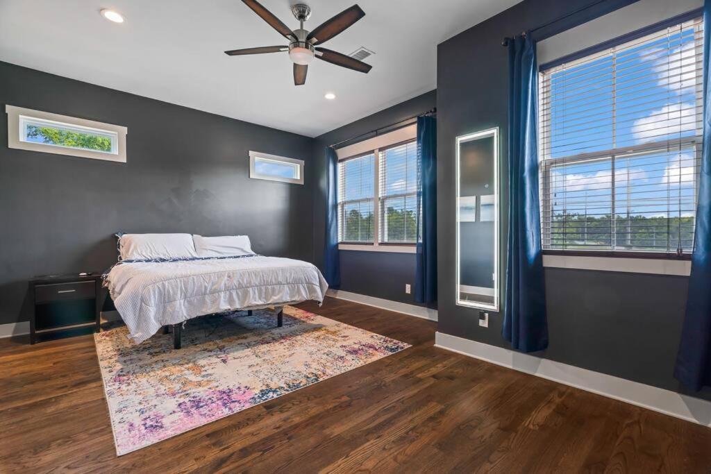 King Bed, Balcony, Covered Patio & Firepit! 8 Minutes From Broadway Νάσβιλ Εξωτερικό φωτογραφία
